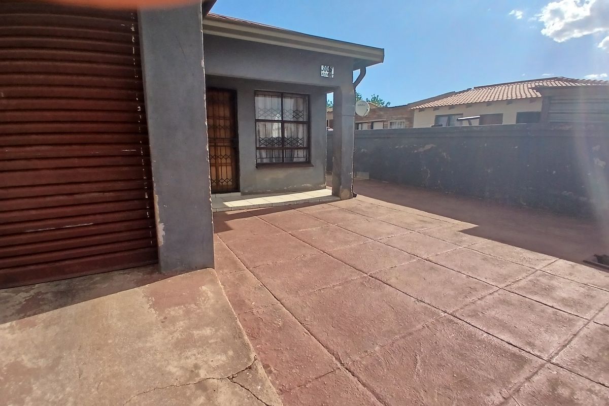 Affordable home in Rondebult Germiston with great potential. - Photo 2
