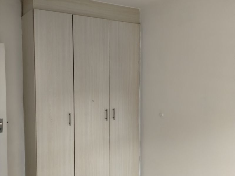 Secure complex close to all amenities - Photo 5