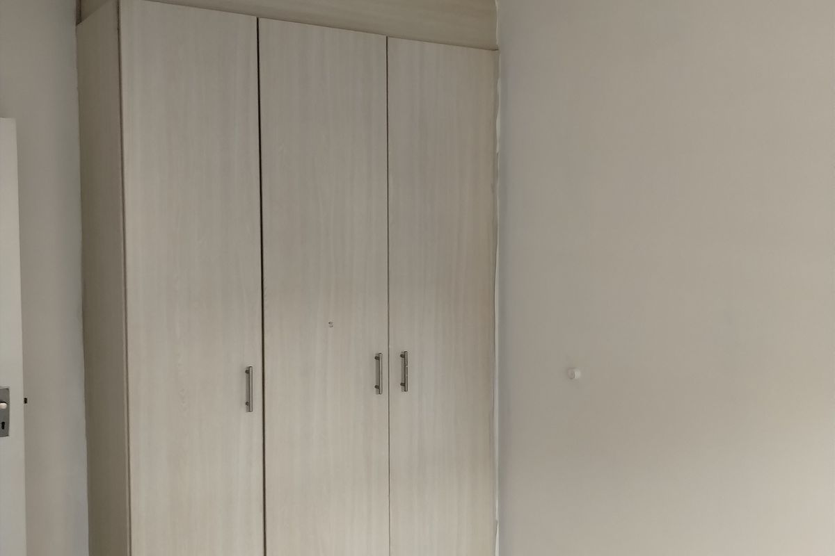 Secure complex close to all amenities - Photo 5