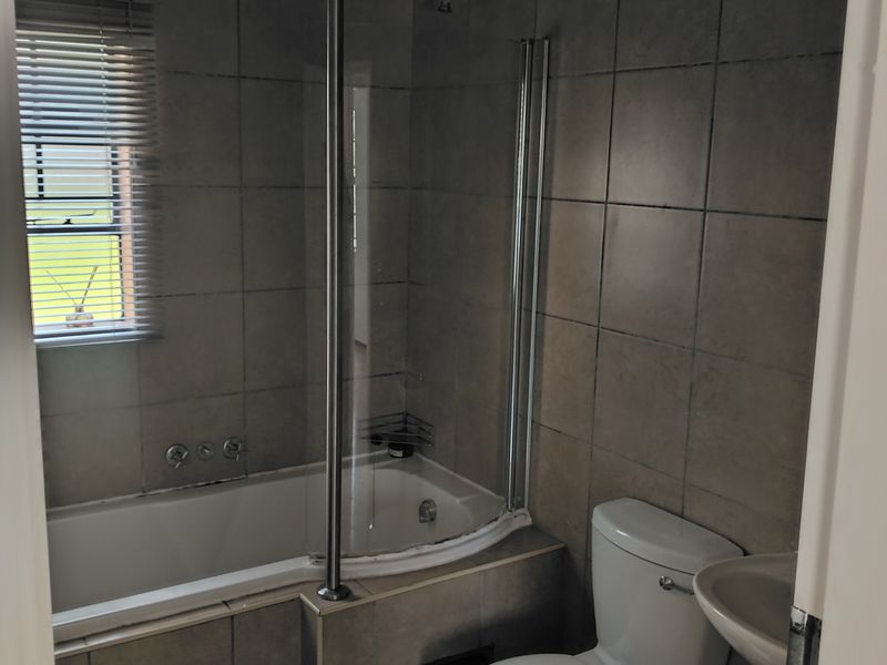 Secure complex close to all amenities - Photo 6