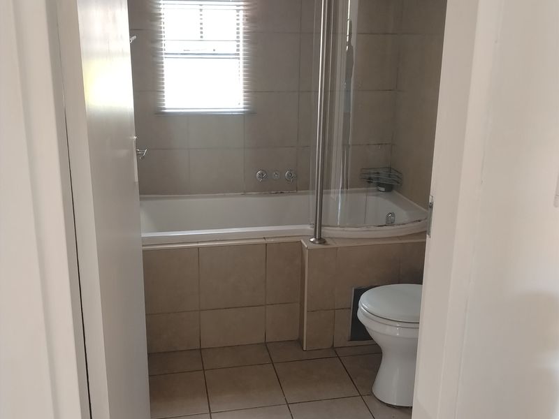Secure complex close to all amenities - Photo 7