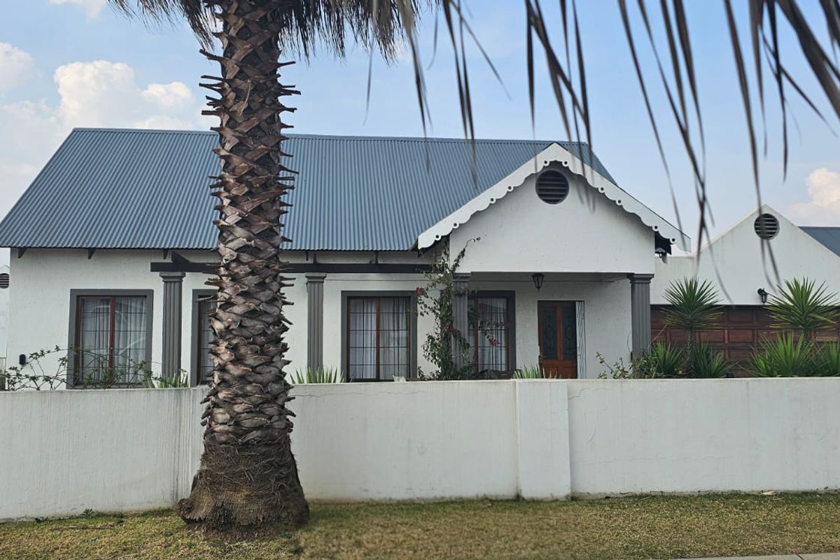 Charming 2 Bedroom Townhouse - Photo 5