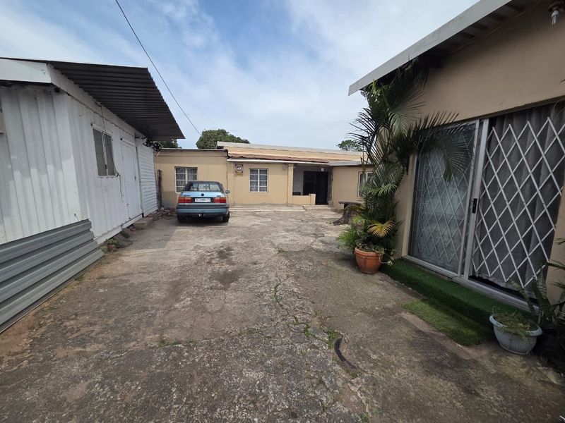 For Sale Prime Property In Clairwood - Photo 6