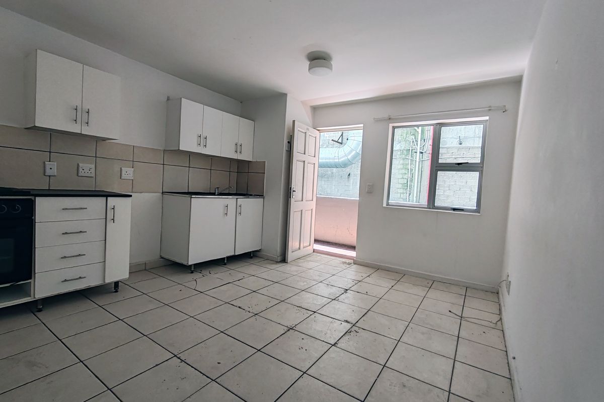 Apartment in Square On Tenth - Photo 2