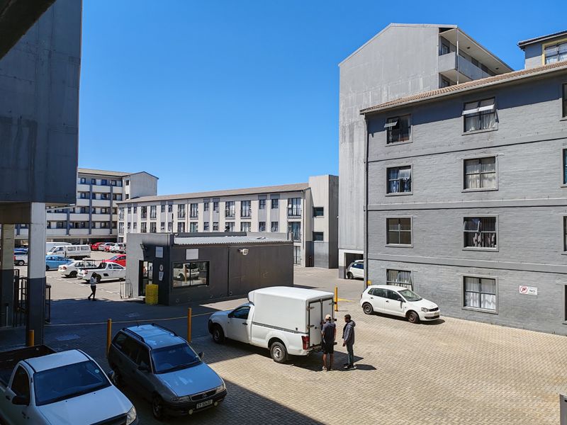 Apartment in Square On Tenth - Photo 8