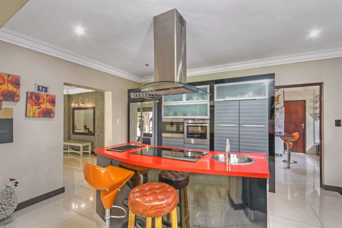 A Home That Has it All- STUNNING 5 BEDROOM HOME WAITING FOR YOU - Photo 3