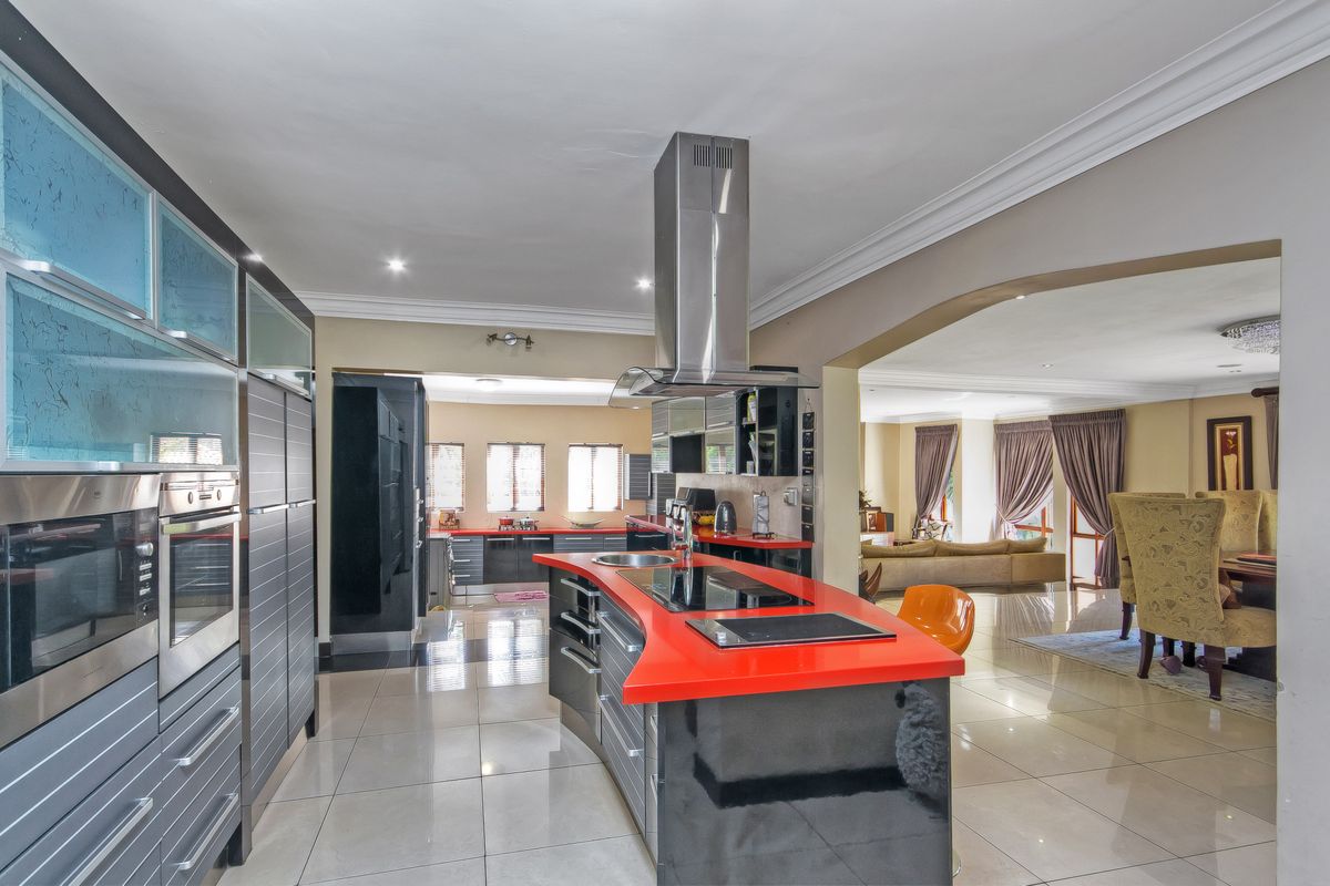 A Home That Has it All- STUNNING 5 BEDROOM HOME WAITING FOR YOU - Photo 4