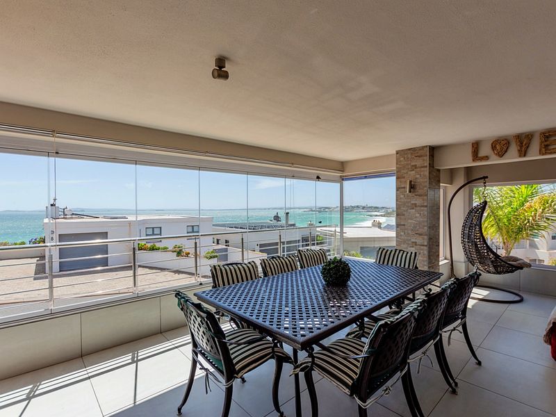 Where Coastal Elegance Meets Endless Views - Photo 5