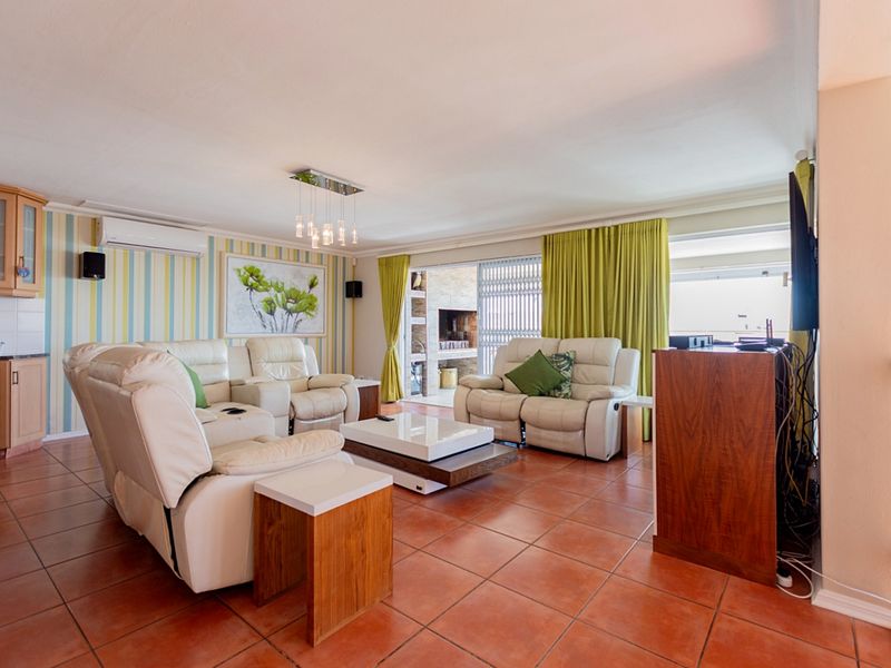 Where Coastal Elegance Meets Endless Views - Photo 9