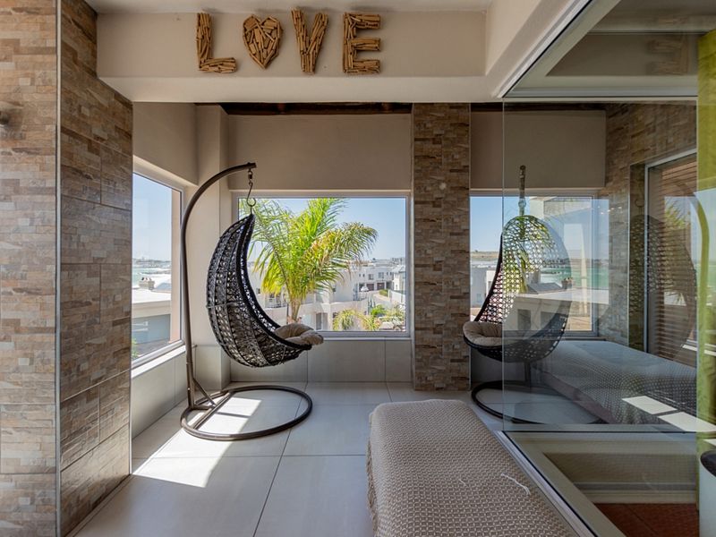 Where Coastal Elegance Meets Endless Views - Photo 7