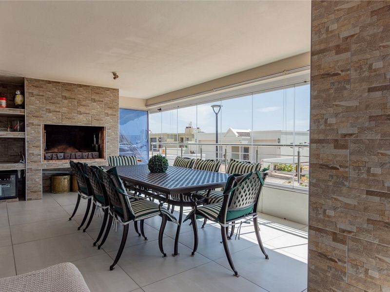 Where Coastal Elegance Meets Endless Views - Photo 6