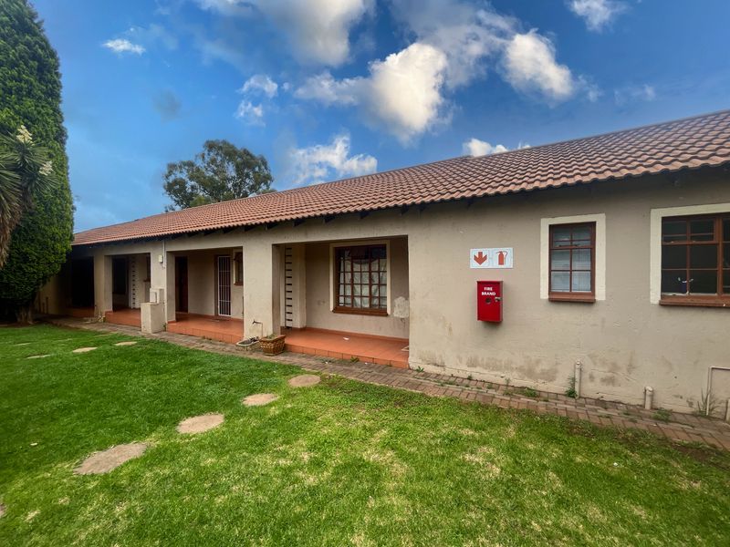 Affordable 2 Bedroom 1 Bathroom Ground Floor Unit Ideal for First Time Buyers or Investors - Photo 3