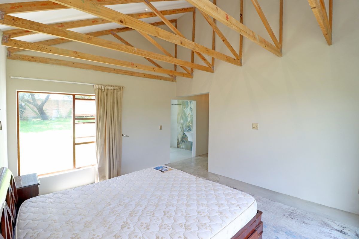 Spacious Country Living with Breathtaking Views – Pet Friendly 3 Bedroom Rental - Photo 2