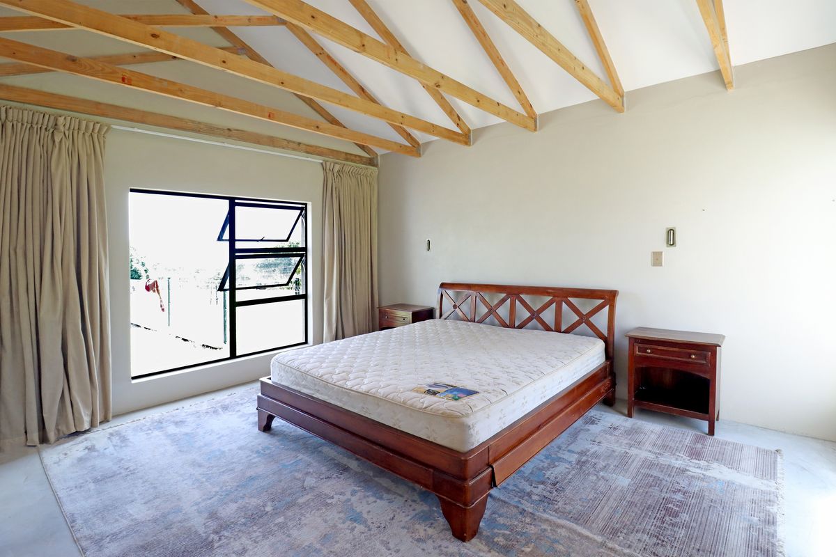 Spacious Country Living with Breathtaking Views – Pet Friendly 3 Bedroom Rental - Photo 4