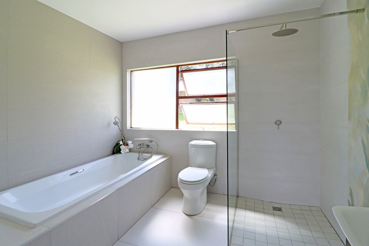 Spacious Country Living with Breathtaking Views – Pet Friendly 3 Bedroom Rental - Photo 5