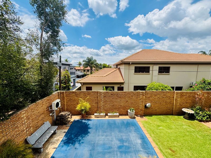 Flawlessly Maintained 4-Bedroom Estate Home with Private Garden and Pool - Photo 4