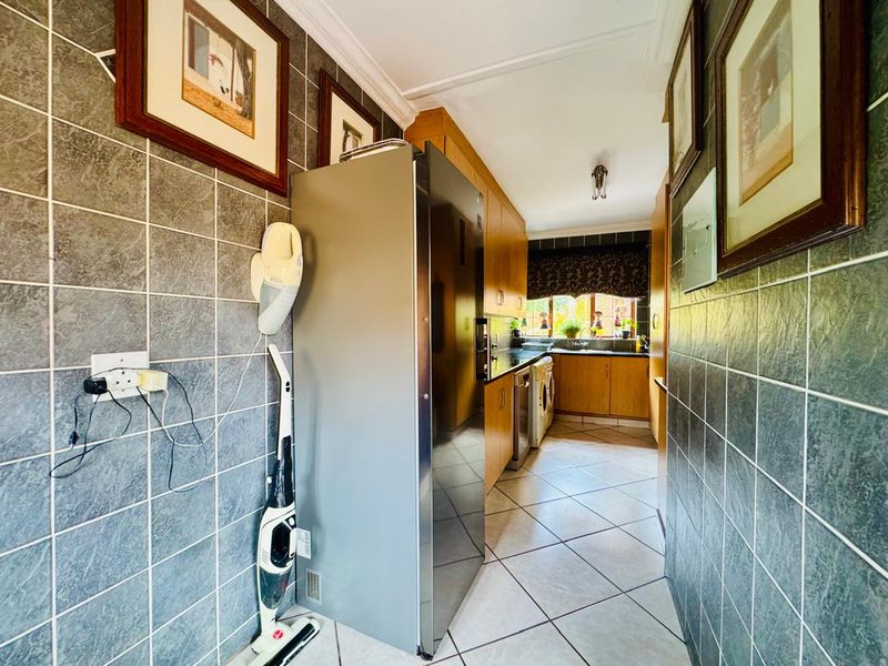 Flawlessly Maintained 4-Bedroom Estate Home with Private Garden and Pool - Photo 5