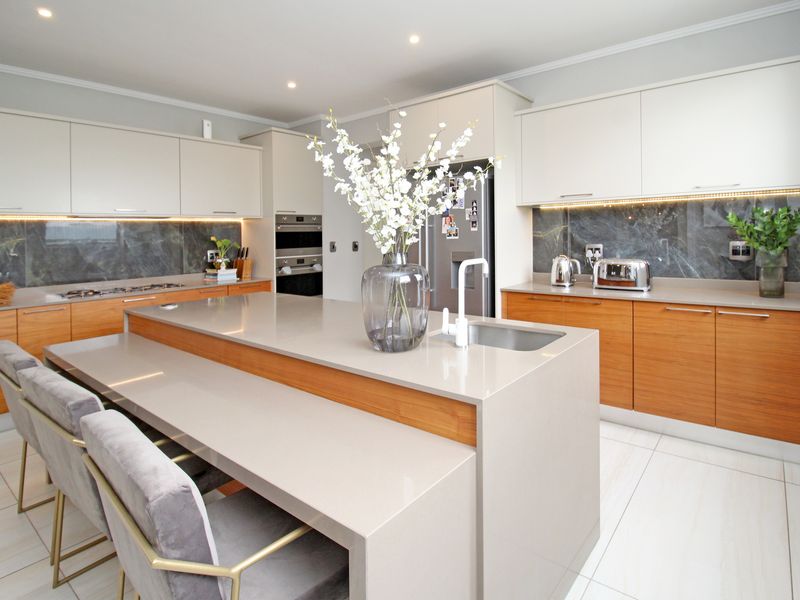 Welcome to a masterpiece of modern living. - Photo 10