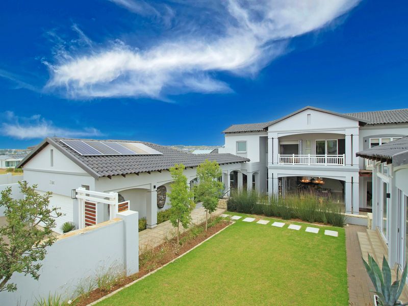 Welcome to a masterpiece of modern living. - Photo 2