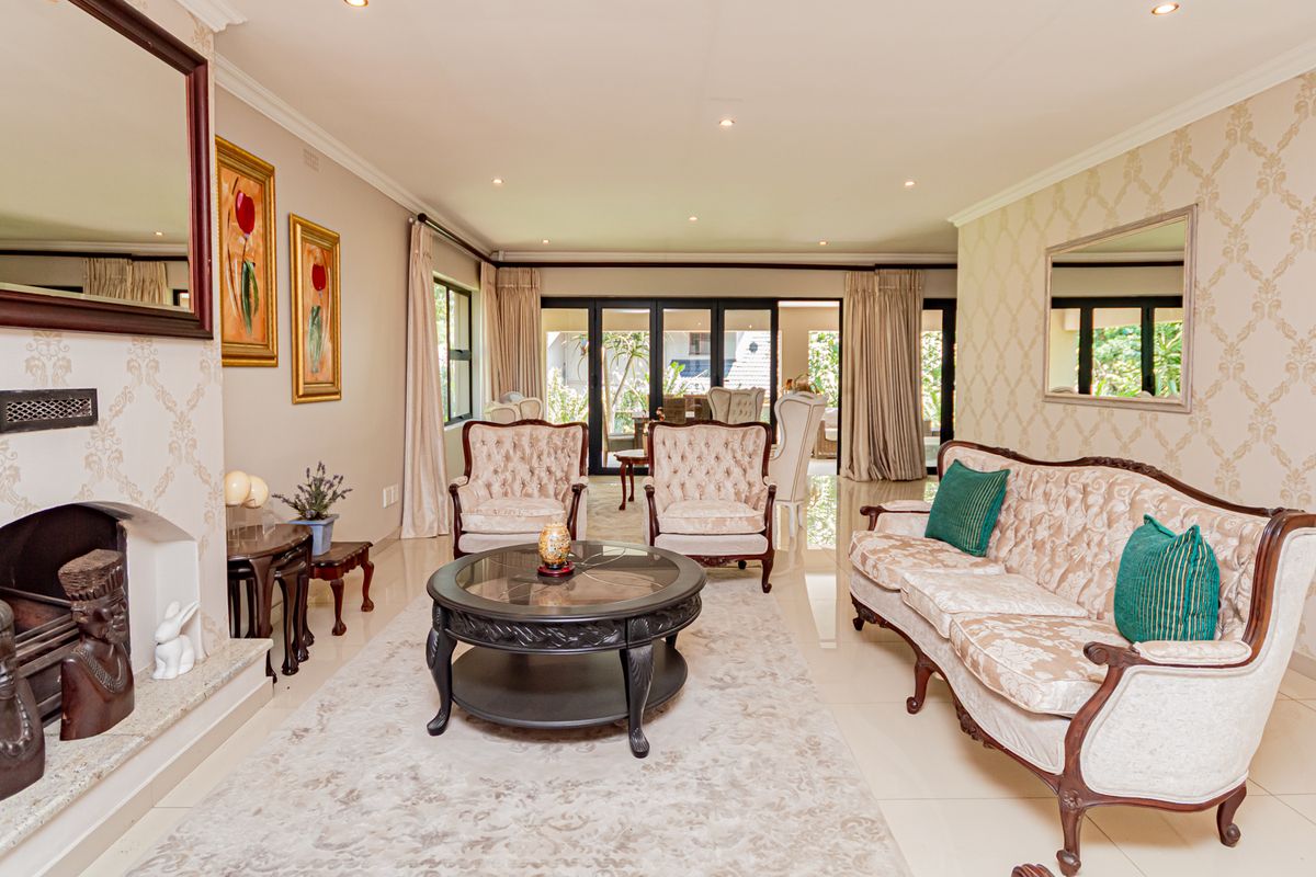 A beautiful 3 bedroom home with 2 luxuriious bedroom cottage to rent - Photo 4
