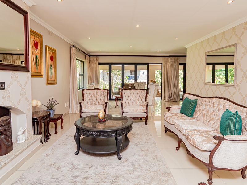 A beautiful 3 bedroom home with 2 luxuriious bedroom cottage to rent - Photo 4