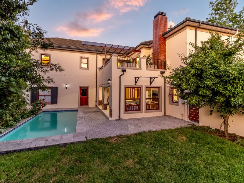 Family Home bordering green space with scenic views and flatlet - Photo 5