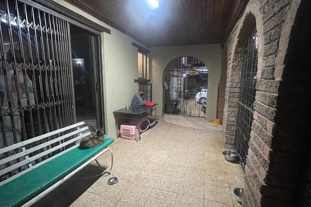 Prime 1100sqm Property with Cottages & Solar System - Photo 5