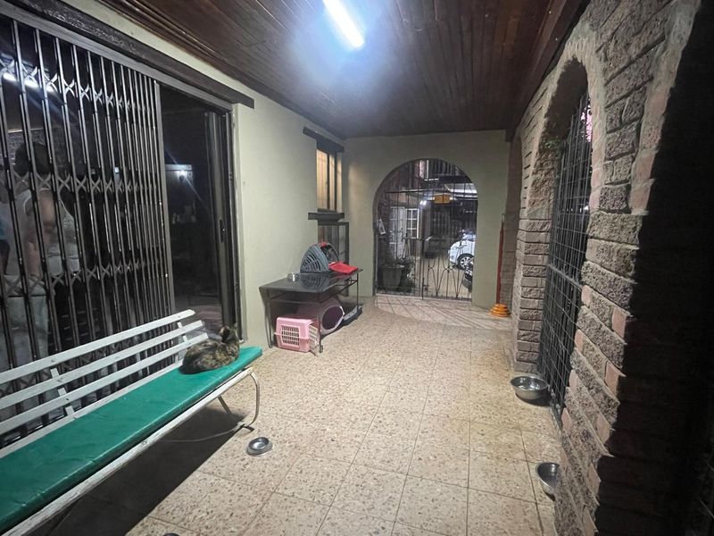 Prime 1100sqm Property with Cottages & Solar System - Photo 5