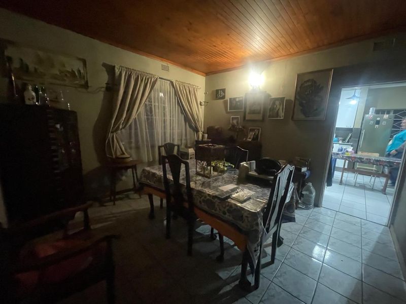 Prime 1100sqm Property with Cottages & Solar System - Photo 8