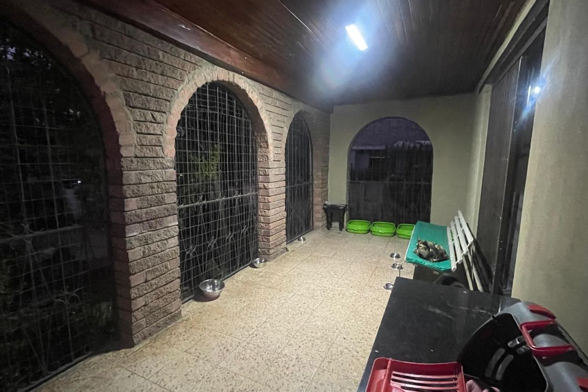 Prime 1100sqm Property with Cottages & Solar System - Photo 4