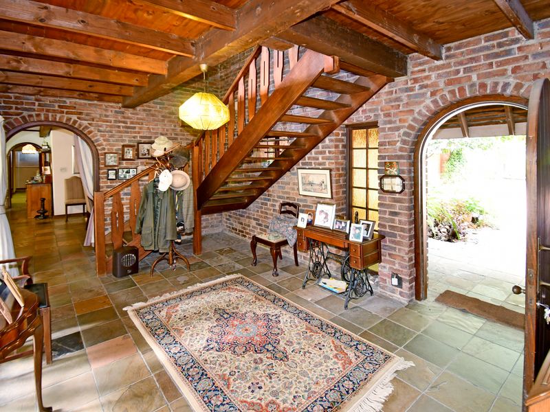 Beautifully landscaped garden property with a main home, cottage, and stables - Photo 3