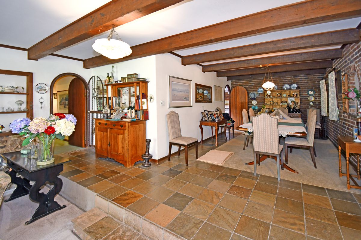 Beautifully landscaped garden property with a main home, cottage, and stables - Photo 4