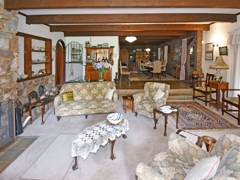 Beautifully landscaped garden property with a main home, cottage, and stables - Photo 7