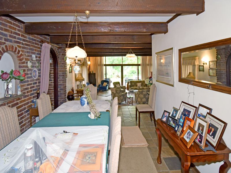 Beautifully landscaped garden property with a main home, cottage, and stables - Photo 6