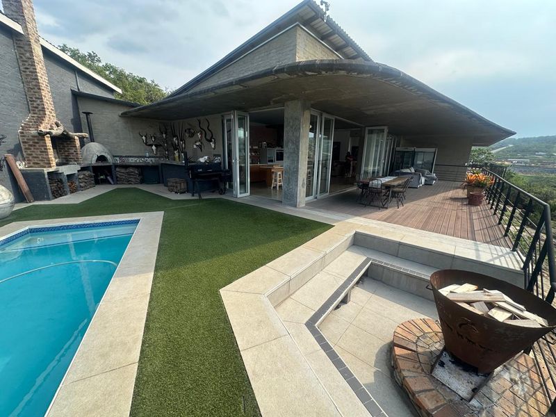 Exclusive luxury home in La Roi Wildlife Estate. 4 Bedroom, 3.5 Bathrooms + Flat - Photo 3