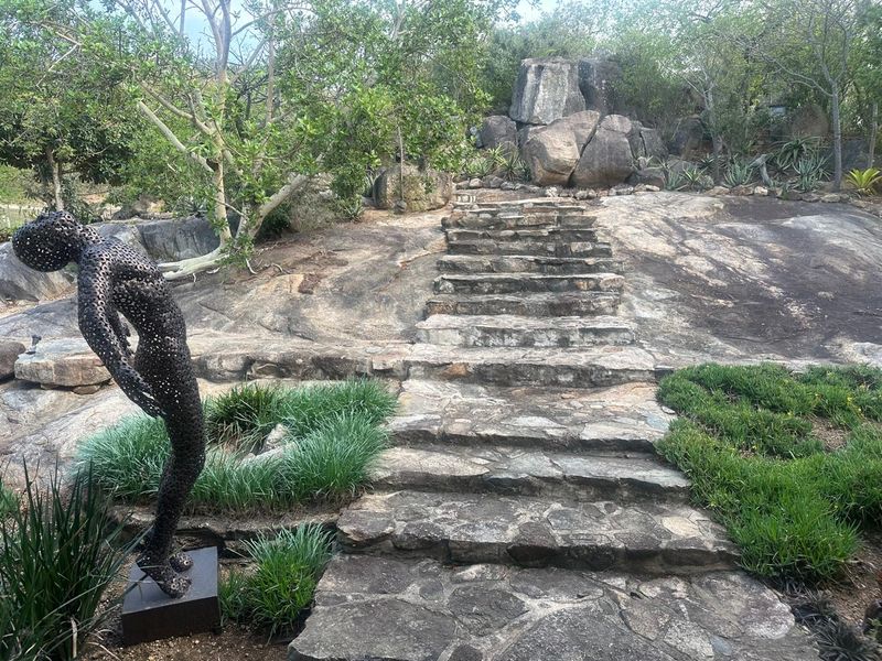 Exclusive luxury home in La Roi Wildlife Estate. 4 Bedroom, 3.5 Bathrooms + Flat - Photo 8