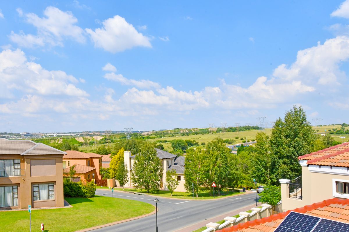 Size. Location. Presence. - Photo 4