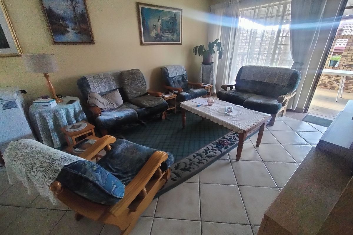 Move-In Ready Retirement Home with Peaceful Surroundings - Photo 4
