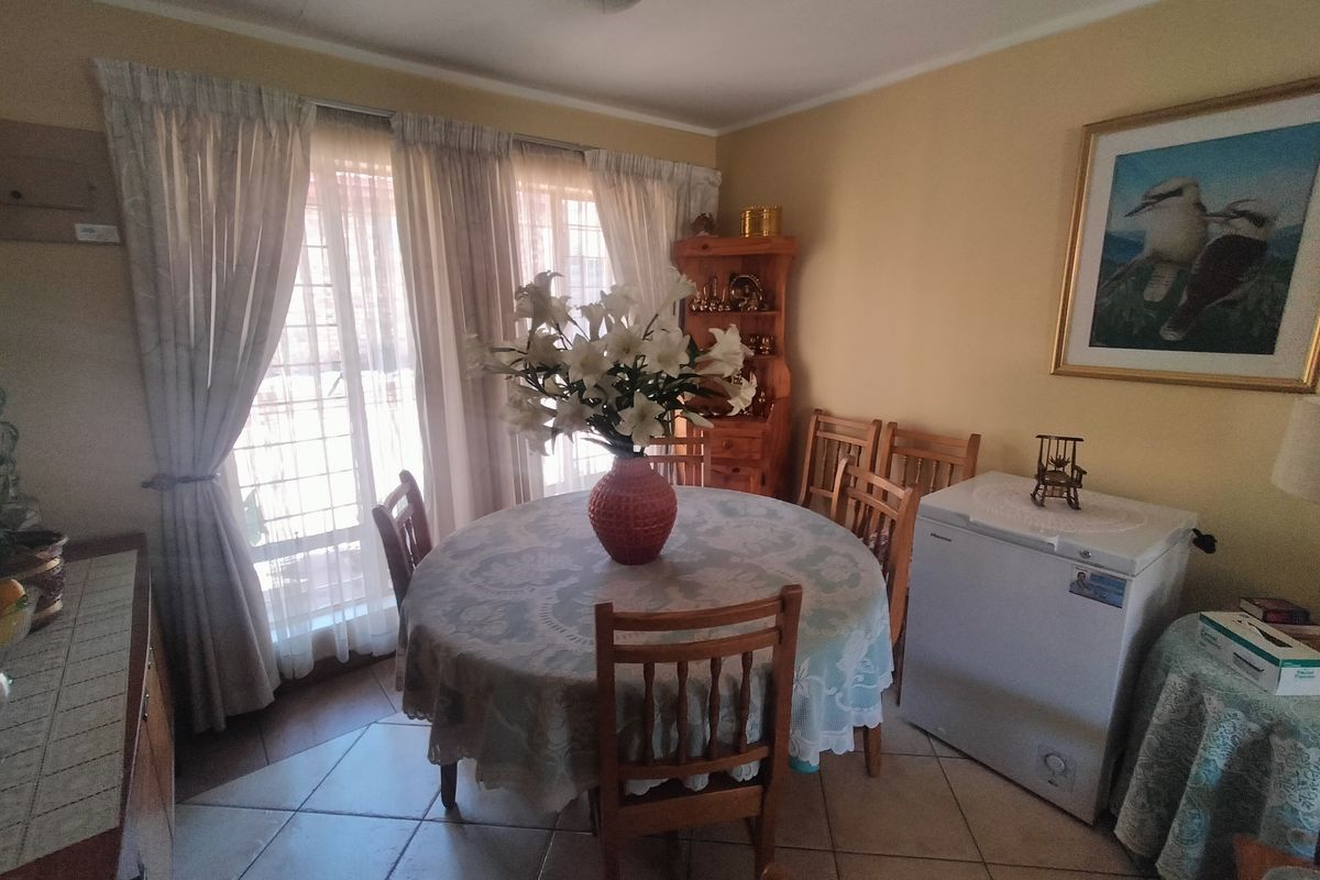 Move-In Ready Retirement Home with Peaceful Surroundings - Photo 5