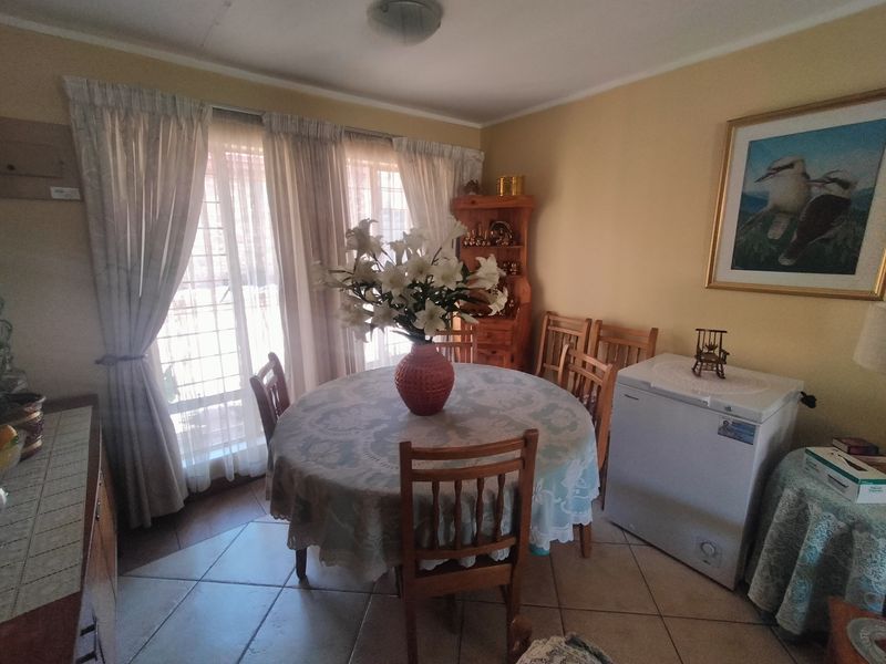 Move-In Ready Retirement Home with Peaceful Surroundings - Photo 5