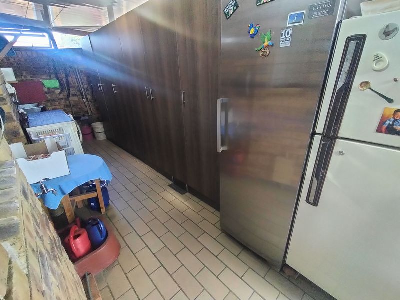 Move-In Ready Retirement Home with Peaceful Surroundings - Photo 9