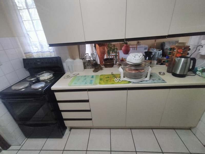 Move-In Ready Retirement Home with Peaceful Surroundings - Photo 6