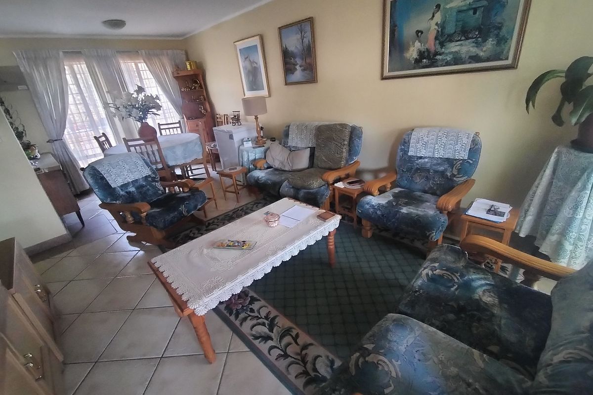 Move-In Ready Retirement Home with Peaceful Surroundings - Photo 3