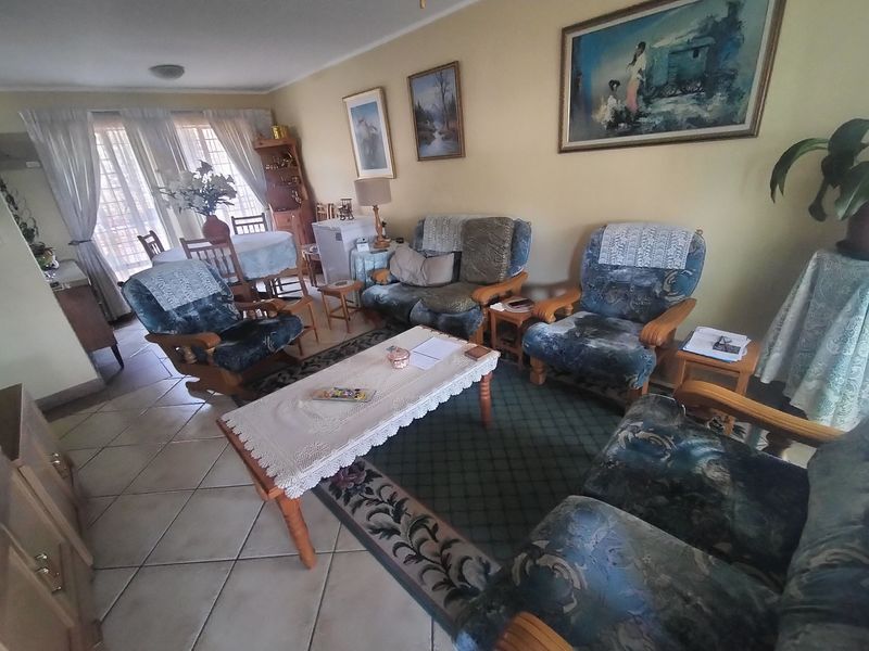 Move-In Ready Retirement Home with Peaceful Surroundings - Photo 3