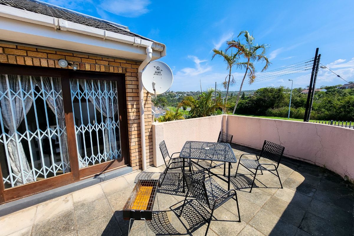 Townhouse Offering Awesome Views - Photo 2