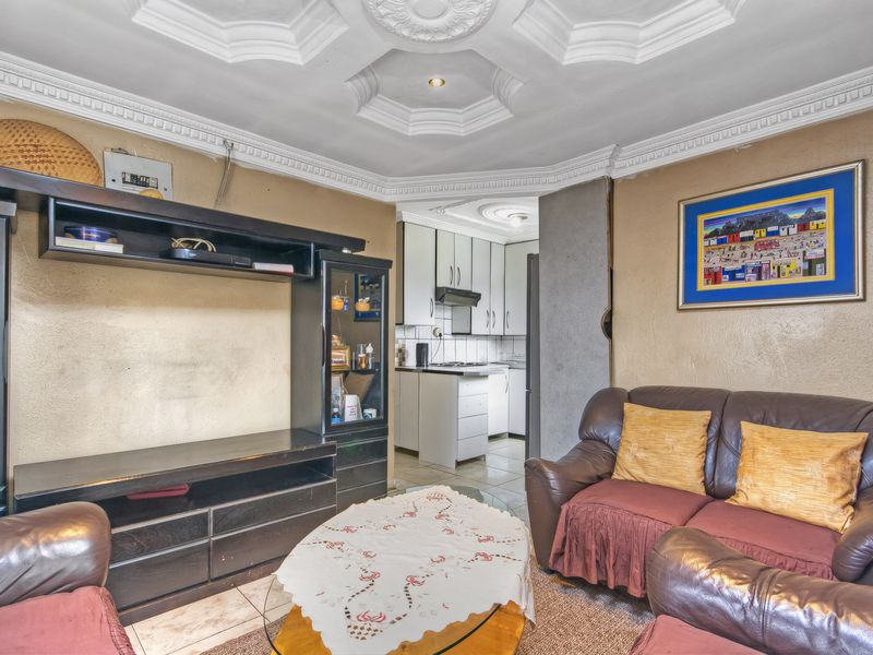 Excellent Investment & Family Home in Rabie Ridge - Photo 7