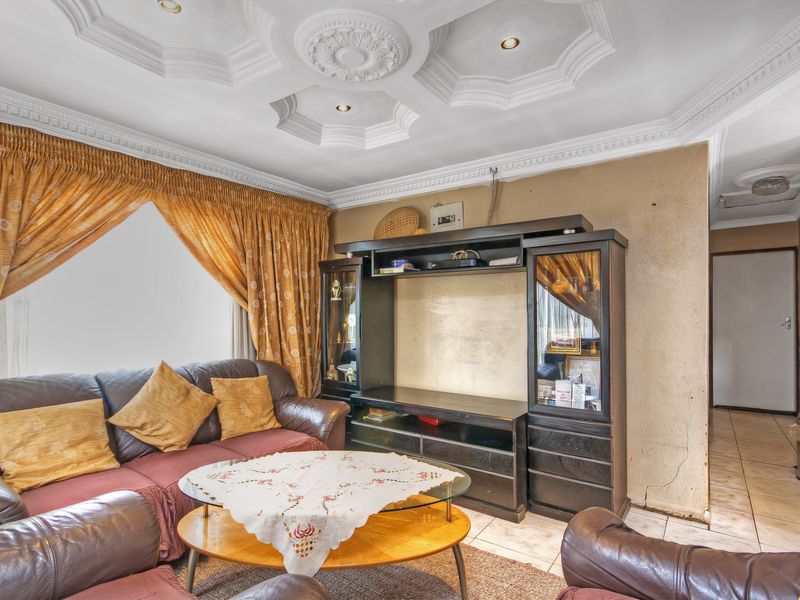 Excellent Investment & Family Home in Rabie Ridge - Photo 6