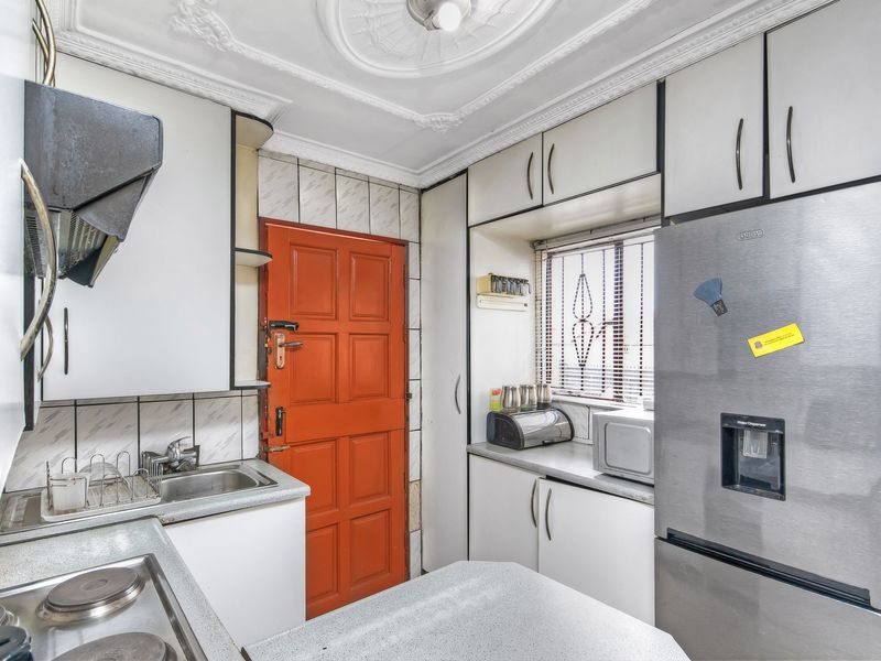 Excellent Investment & Family Home in Rabie Ridge - Photo 3