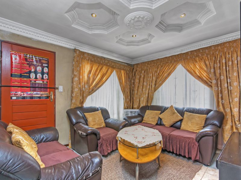 Excellent Investment & Family Home in Rabie Ridge - Photo 5