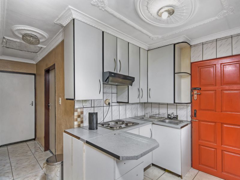 Excellent Investment & Family Home in Rabie Ridge - Photo 2